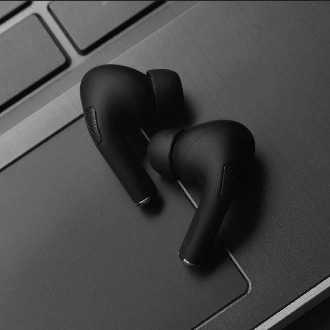 Elevate Your Everyday Sound | Wireless Black Earbuds